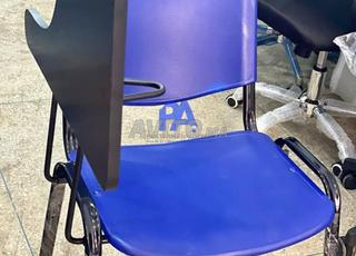 Pupitre/table/chaise/tableau/banc/vestiaire/lit