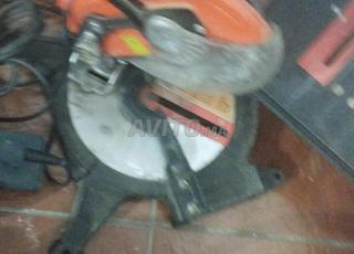 Scie à onglet / scie circulaire stationnaire