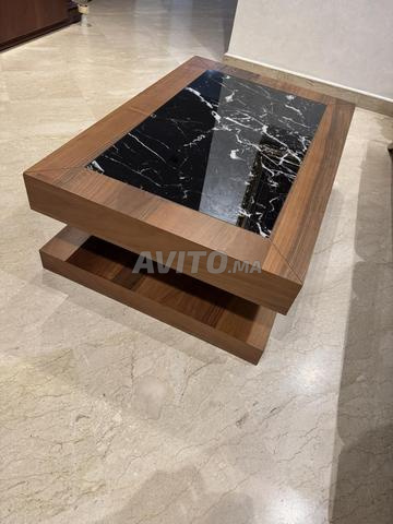 طاولة قهوة أنيقة من الخشب والزجاج الرخامي الأسود