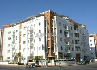 شقة رائعة متوسطة المستوى مشمسة للأزواج