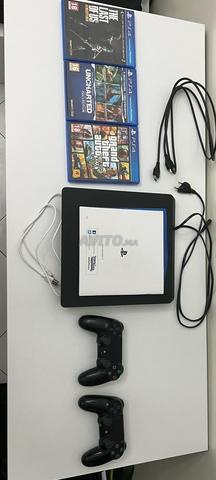 بلاي ستيشن 4 للبيع بحالة جيدة جدا