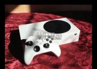 إكس بوكس سيريس إس للبيع مع وحدة تحكم