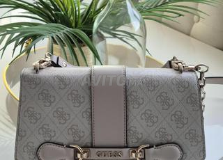 حقيبة جديدة Guess