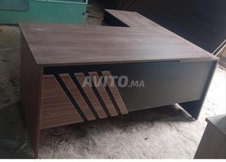 مكتب مع عائدات الاستيراد