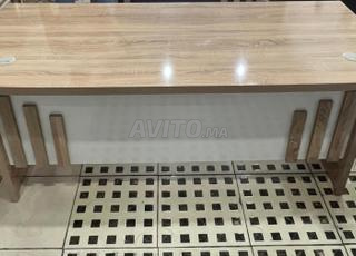 Bureau pratique au design moderne pour une utilisation quotidienne