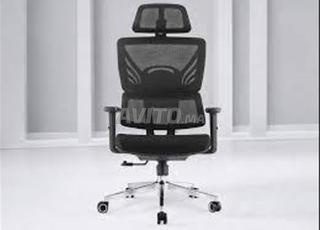 مكتب مجهز بأثاث مكتبي 💉🩸