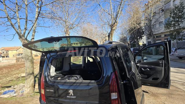 سيارة بحالة جيدة - 2