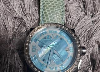 Montre originale sertie de diamants