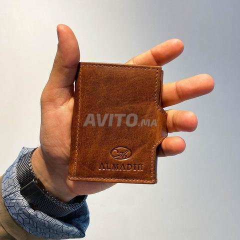 محفظة جلد طبيعي للرجال