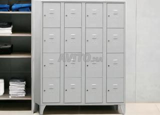 أثاث معدني قوي وعملي