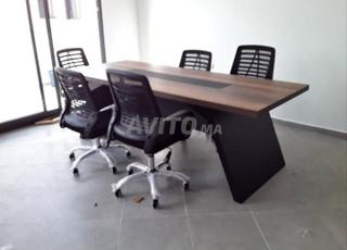 طاولة اجتماعات بجودة جيدة