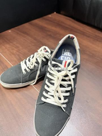 حذاء رياضي تومي أصلي