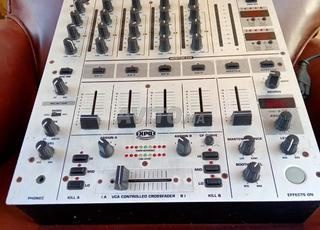 Behringer Djx 700 mixer