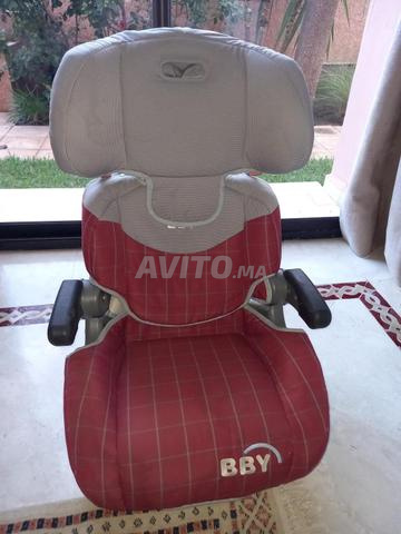 كرسي سيارة للأطفال