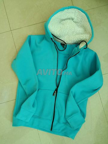 جاكيت رياضي ديال برا لي بغاهم مرحبا