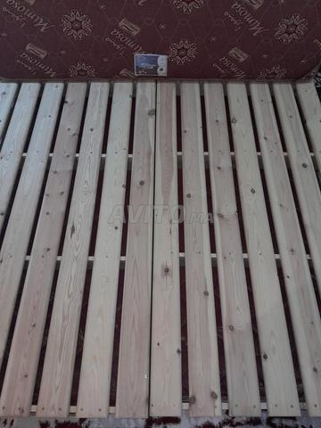 مرتبة كبيرة وقاعدة سرير من قطعتين