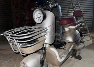 سكوتر كهربائي بمقعدين