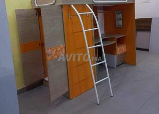 سرير بطابقين متعدد الوظائف