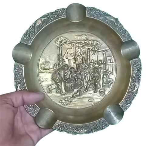 منفضة سجائر عتيقة