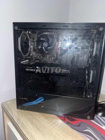 حاسوب، شاشة، لوحة مفاتيح، فأرة، كرسي قيمنق