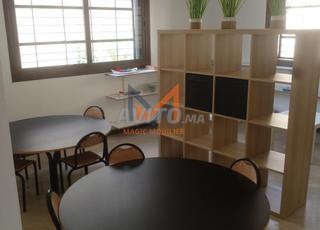 طاولات وكراسي مدرسية