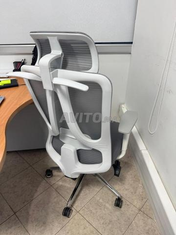 كرسي عصري وأنيق ومريح للغاية