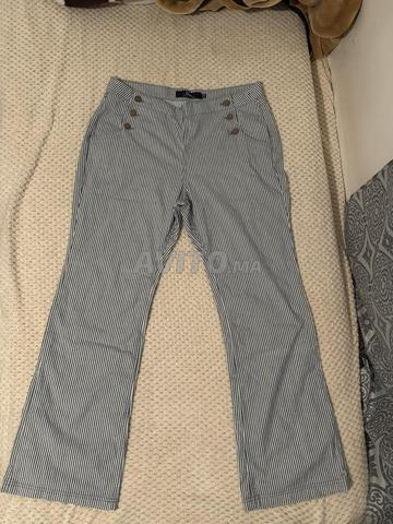 Pantalon Boden bleu et blanc