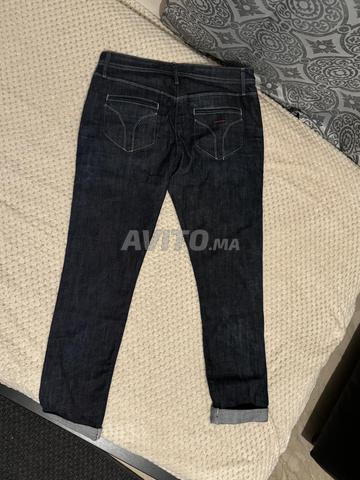 بنطلون جينز ضيق