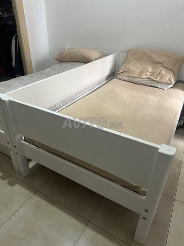 بيع 2 سرير يمكن استخدامهما منفصلين أو متراصين