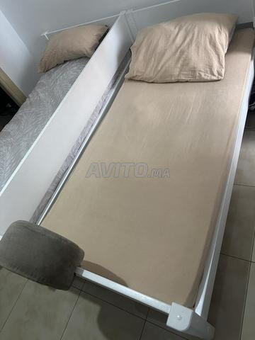 بيع 2 سرير يمكن استخدامهما منفصلين أو متراصين