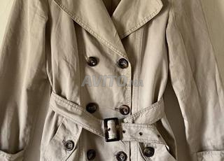 معطف واق من المطر بيج