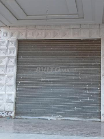 محلات تجارية للبيع الازدهار على الشارع الرئيسي