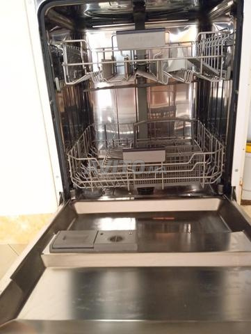 غسالة أطباق بحالة جيدة