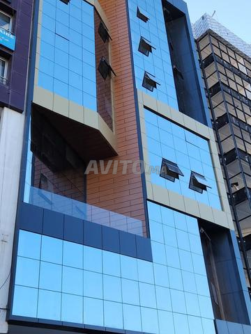 مبنى مكاتب فاخرة بالقرب من شارع الجيش الملكي