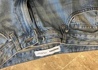 جينز Bershka فضفاض مقاس 36 (لم يلبس قط)