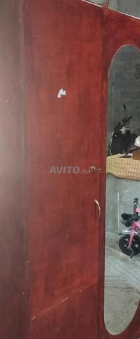 خزانة بمرآة