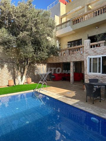 Villa d'étage de luxe avec piscine à louer