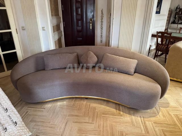 قطعة أثاث صالون مقوسة بتصميم معاصر