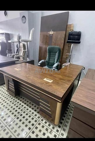 مكتب مع وحدة إرجاع وأدراج بسعر مناسب