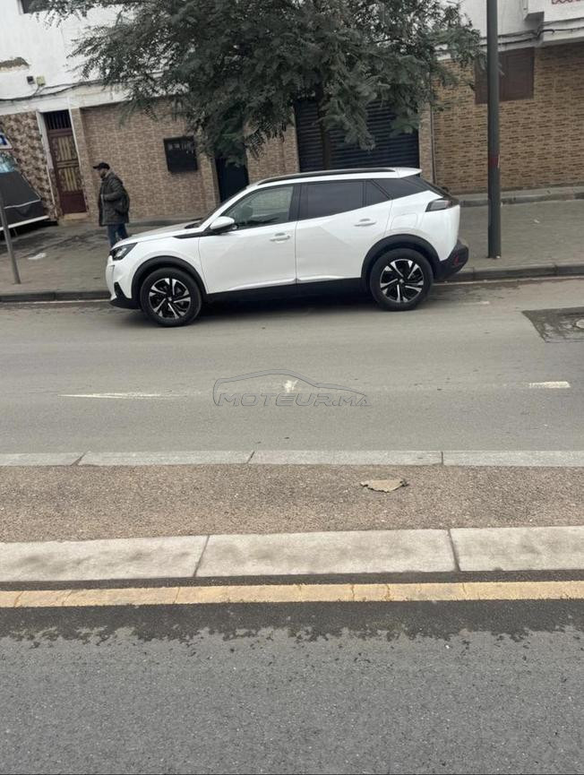 une voiture neuve dans un très bon état