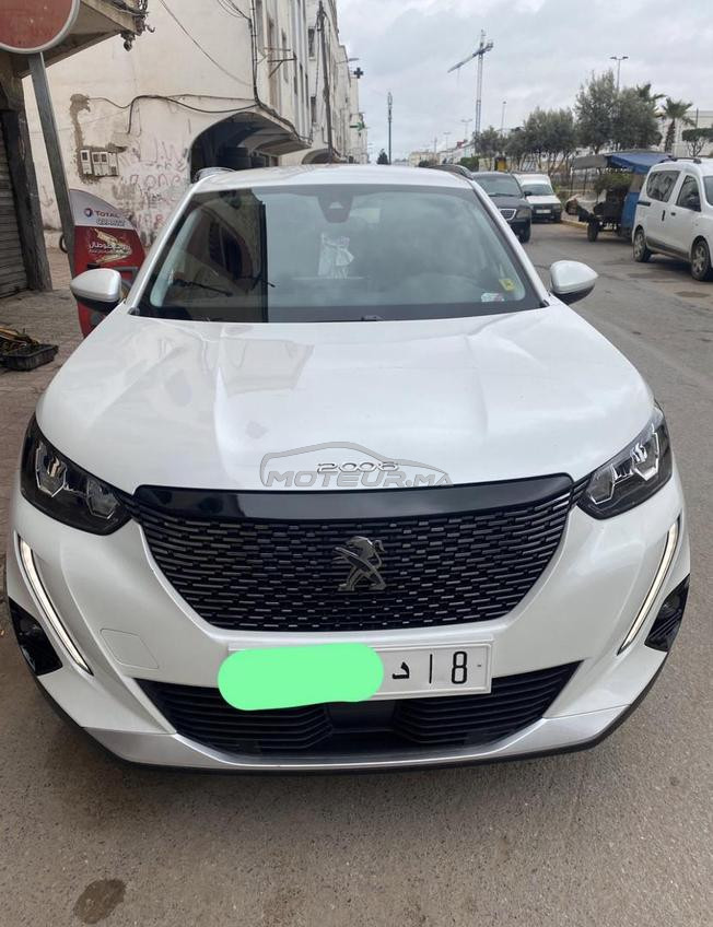 une voiture neuve dans un très bon état