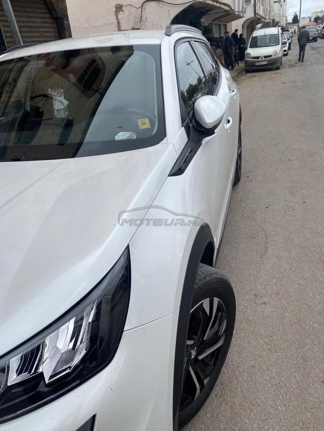 une voiture neuve dans un très bon état