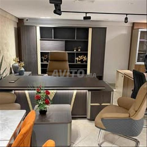 مكتب مع وحدة إرجاع وخزانة بسعر معقول