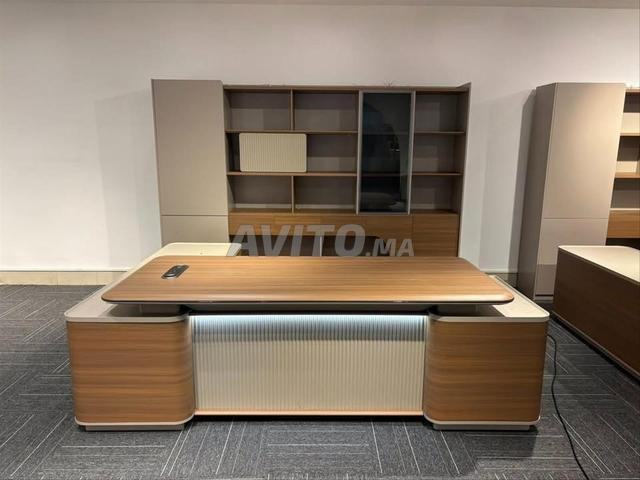 مكتب عمل مستورد أنيق وعصري بجودة عالية