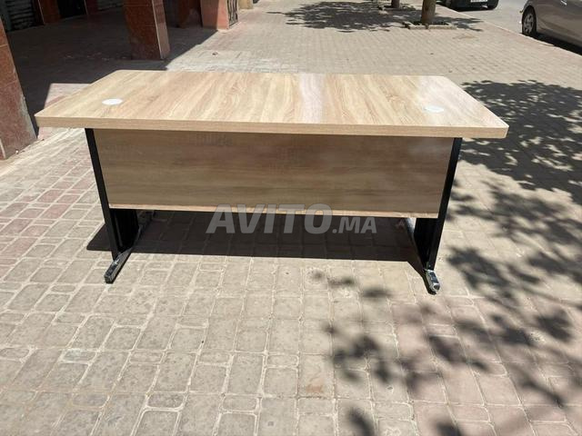 مكتب شبه معدني