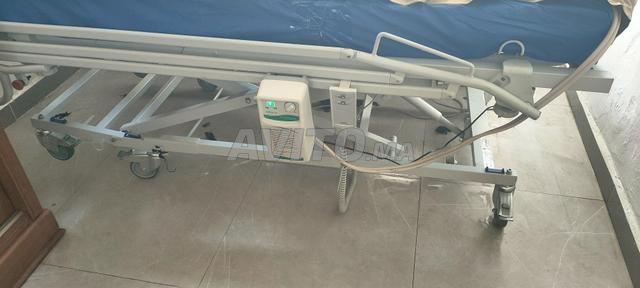 سرير طبي كهربائي مازال جديدا