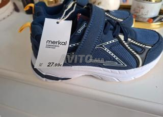 حذاء رياضي جديد