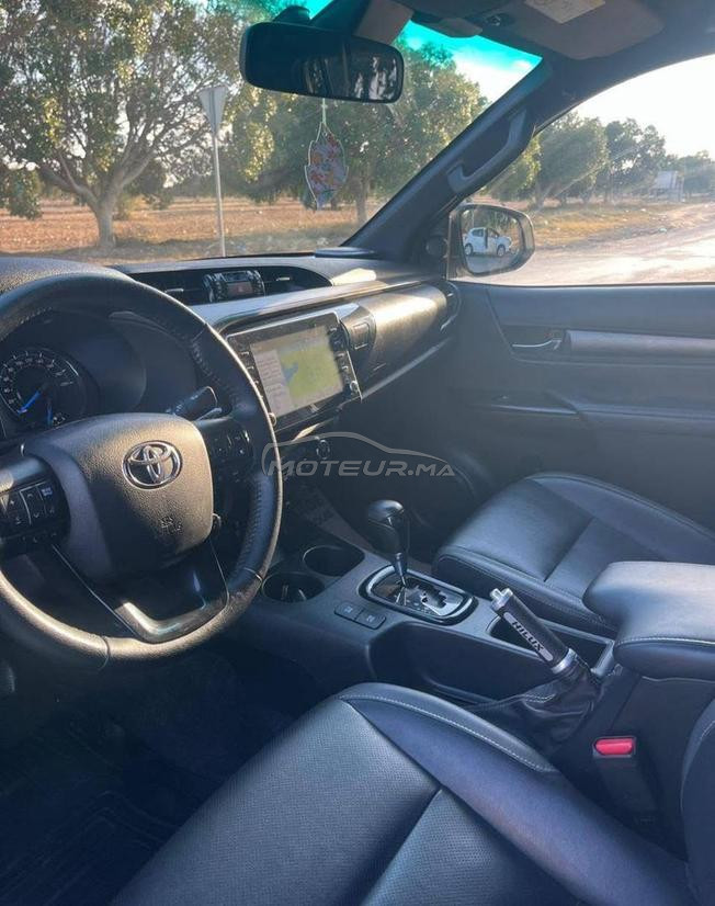 toyota hilux invincible 