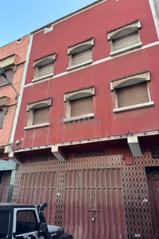 منزل عائلي ذو مساحات واسعة مع مرآب - 2