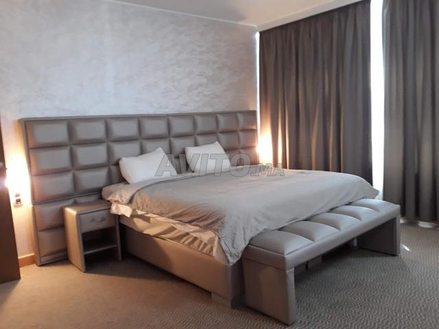 سرير مع ملحقات